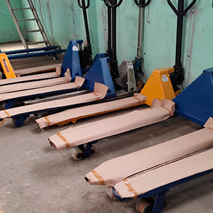 Linha de paleteiras em teste