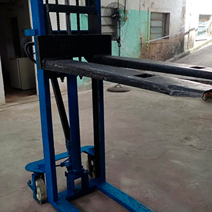 Empilhadeira manual revisada